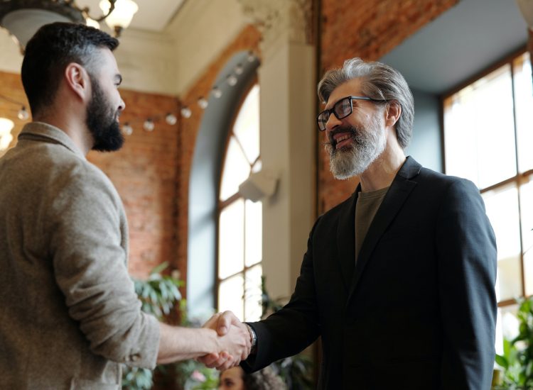 Our_Tips_for_a_Smooth_Handover_pexels-edmond-dantes-4340036